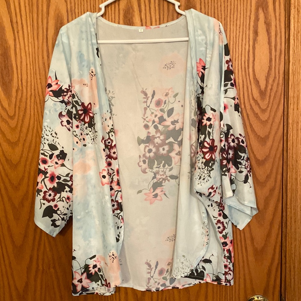 5/$25 Light blue/Floral Cardigan - Size Large